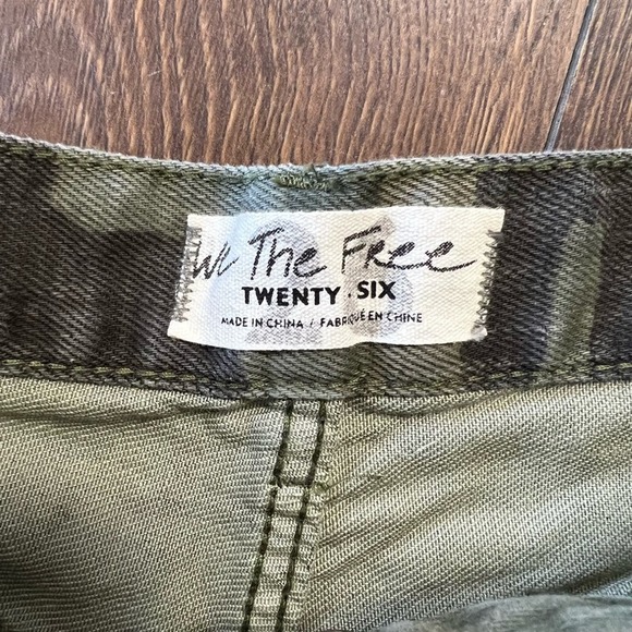 🆕 We the free loving good vibrations distressed camp shorts SZ 26/2 - Picture 4 of 7
